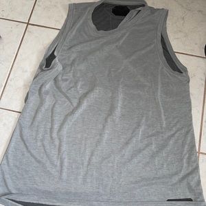 Underarmour Sports top